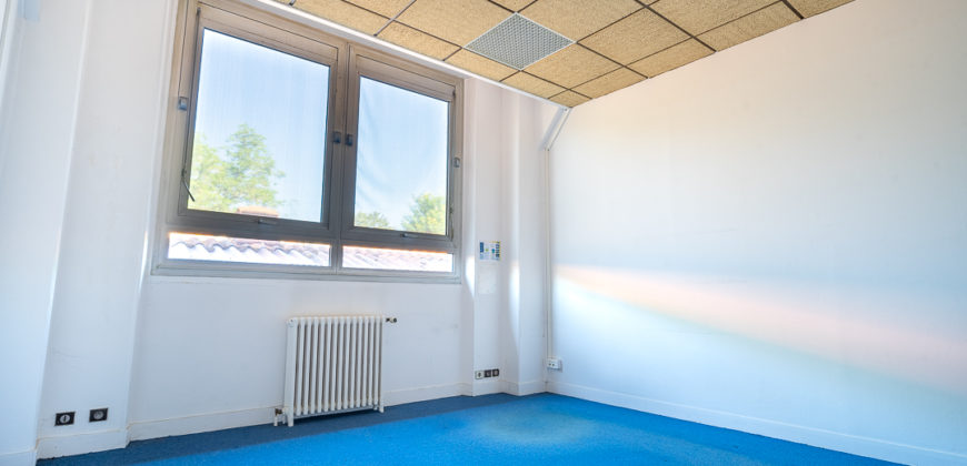 LOCAL COMMERCIAL VILLETTE 15 PIÈCES 320 M²